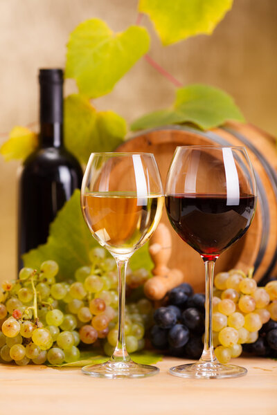 Red and white wine glasses (shallow DOF)