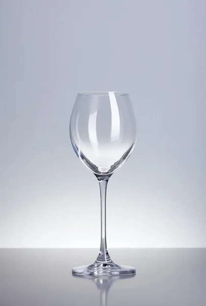 Lege witte wijnglas — Stockfoto