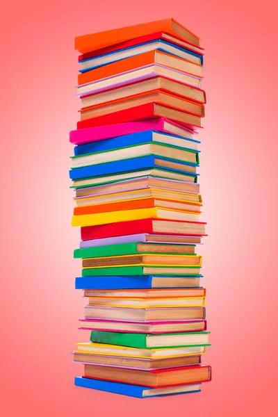 Livros empilhados coloridos — Fotografia de Stock