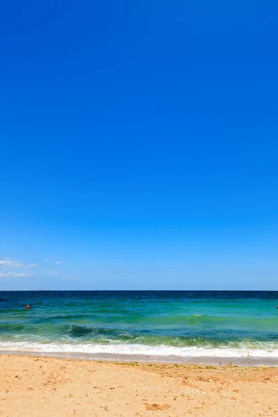 Les vagues de la mer à la plage — Photo