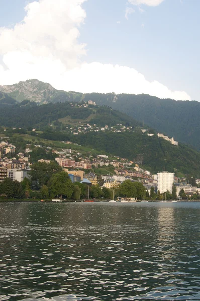 Montreux aan het meer van Genève in de zomer — Stockfoto