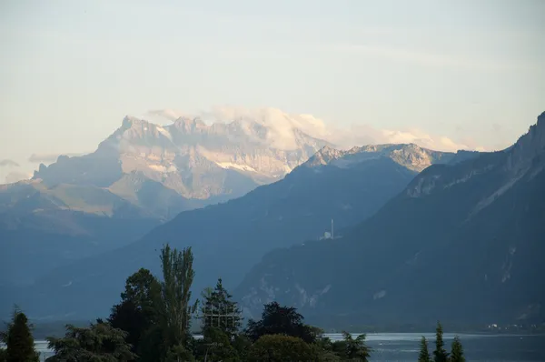 Dimmiga bergen — Stockfoto