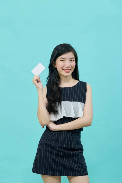 Young Beautiful Asian Woman Smiling Showing Presenting Credit Card Making — Stock Photo, Image