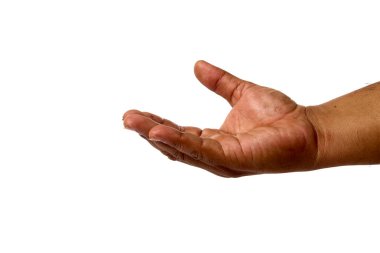 Adam elini açıp yardım etmeye ya da beyaz arkaplanda izole edilmiş bir jest almaya hazır.