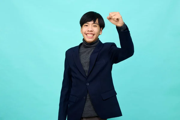 Junger Südostasiatischer Mann Mit Fröhlichem Und Selbstbewusstem Positiven Gesichtsausdruck Mit — Stockfoto