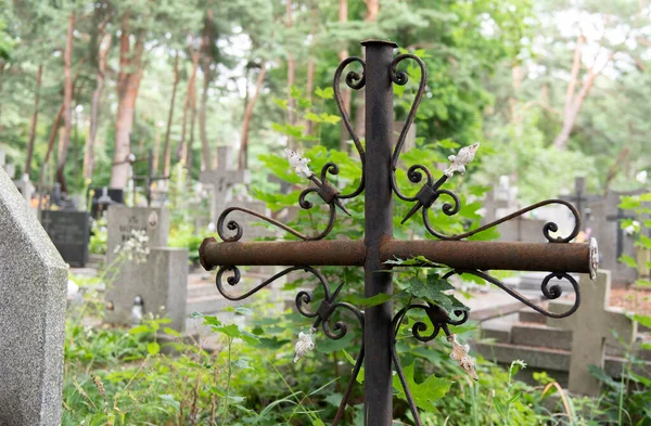 Východní Evropa Hřbitov Svíčky Květiny — Stock fotografie
