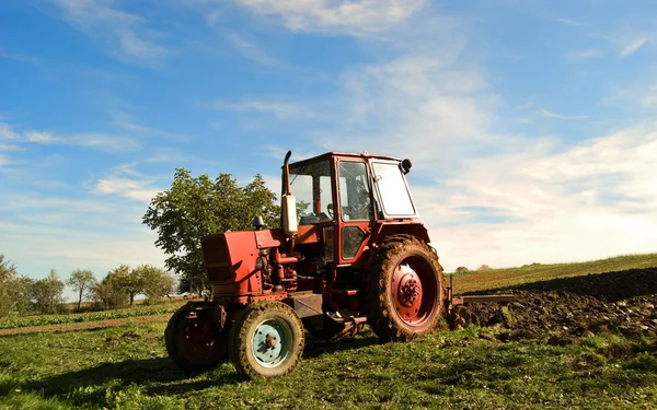 Ploughing field — Stock Photo, Image