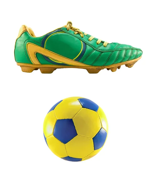 Fotboll skor och bollen — Stockfoto