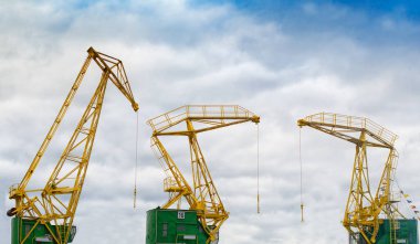 Szczecin Lasztownia adasındaki vinçler. Polonya.