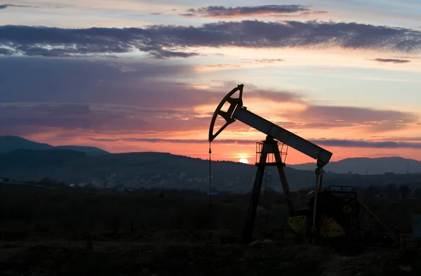 Ölpumpe Auf Orangefarbenem Sonnenuntergang — Stockfoto