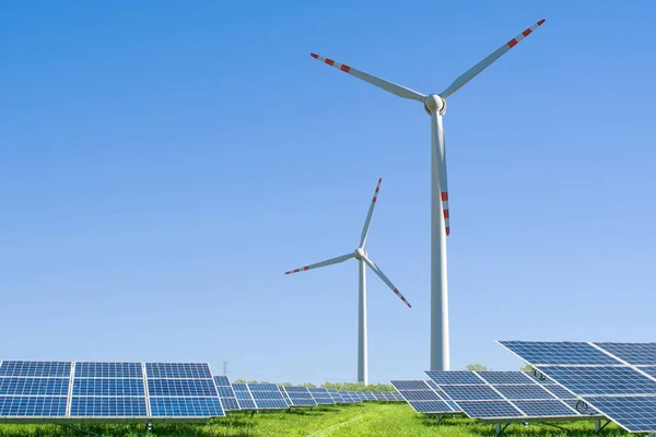 Painéis Solares Turbinas Eólicas Geradoras Eletricidade Usina Energia Verde Renovável — Fotografia de Stock
