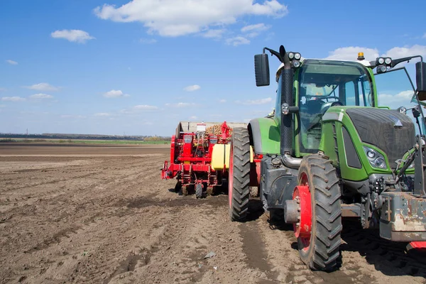 Tracteur Plantant Une Culture Pommes Terre Dans Les Prairies — Photo