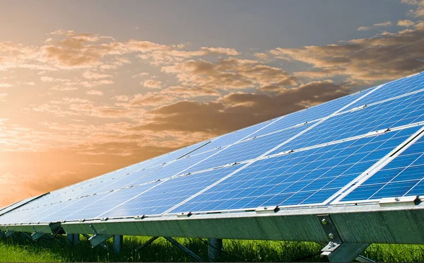 Raios Solares Sobre Uma Central Fotovoltaica — Fotografia de Stock