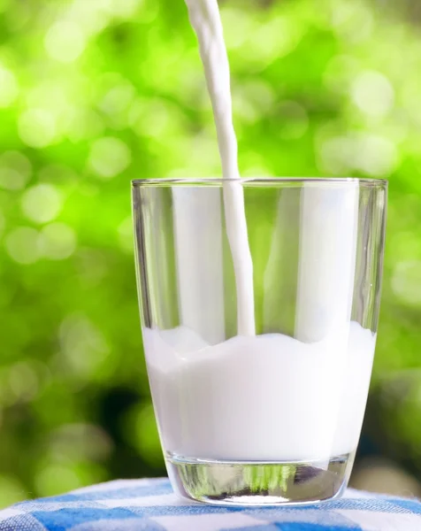 Glass of milk on nature background — Stock Photo, Image