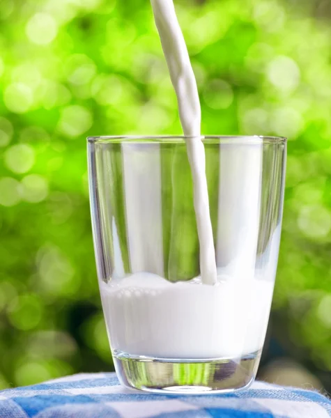 Glass of milk on nature background — Stock Photo, Image