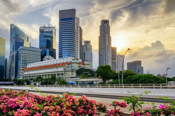 Rascacielos en el distrito financiero de Singapur — Foto de Stock