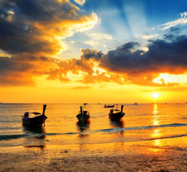 sunset beach, geleneksel Tay tekneler