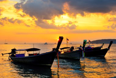 sunset beach, geleneksel Tay tekneler