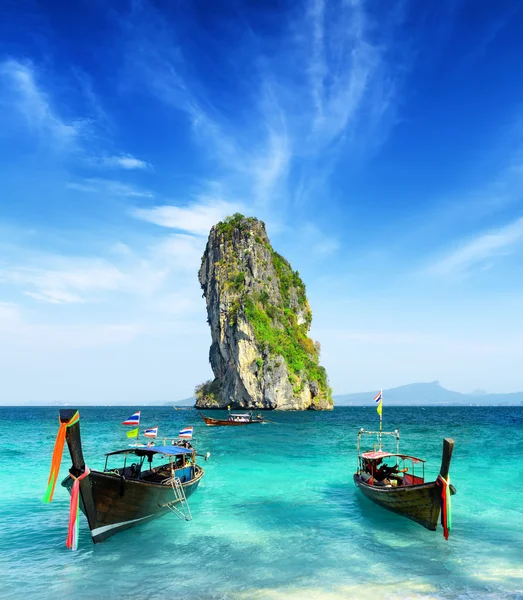 Acqua limpida e cielo blu — Foto Stock