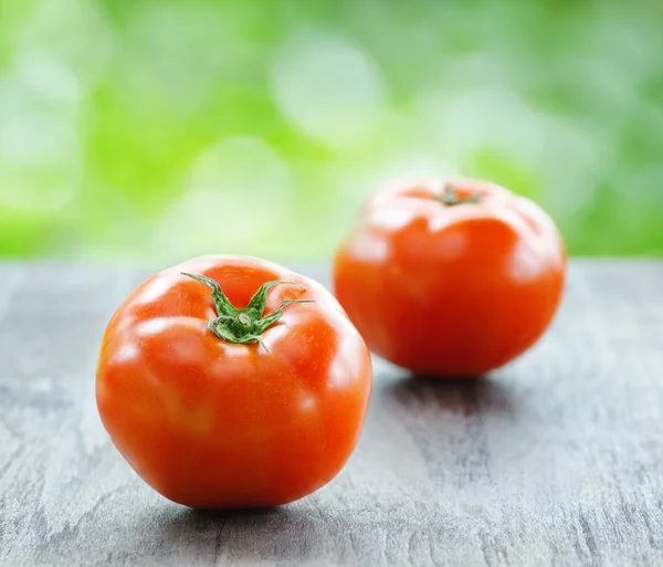 Ripe tomatoes on wooden table — Stock Photo, Image