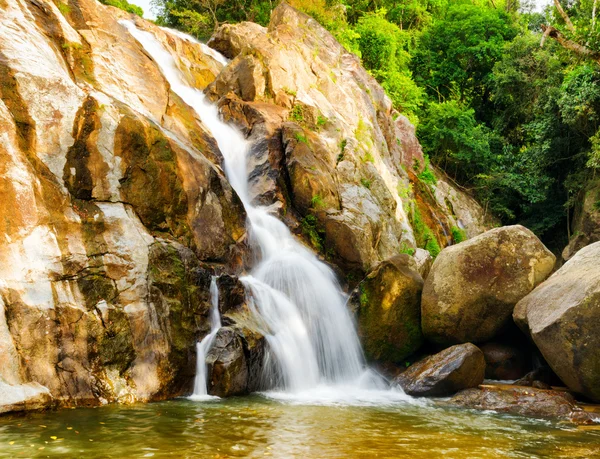 Hin lad vattenfall. Koh samui, thailand — Stockfoto