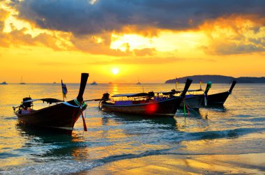 sunset beach, geleneksel Tay tekneler