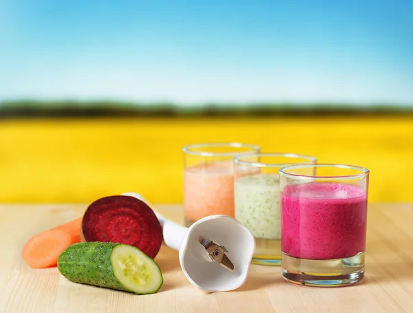 Vegetable smoothie on wooden table on natural background — Stock Photo, Image