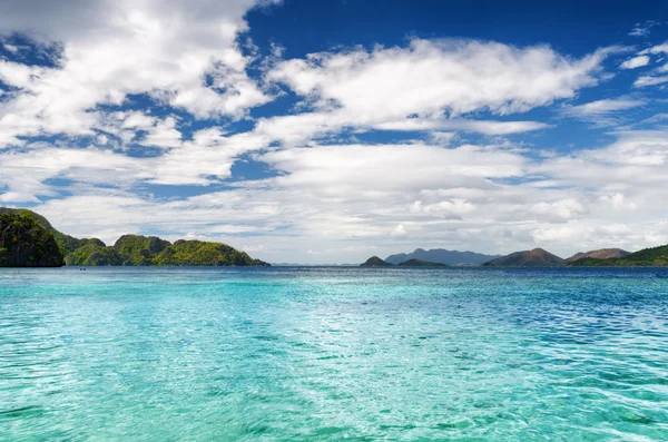 Orilla tropical del mar — Foto de Stock