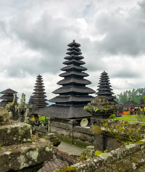 Traditionele balinese architectuur. de pura besakih tempel — Stockfoto