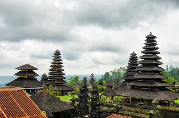 Geleneksel Bali mimarisi. pura besakih Tapınağı — Stok fotoğraf