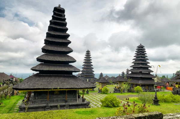 Traditionelle balinesische Architektur. der Tempel Pura Besakih — Stockfoto