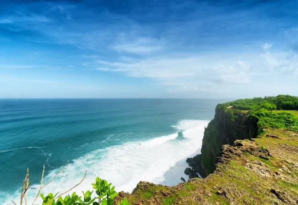 Coast at Uluwatu temple, Bali, Indonesia — Stock Photo, Image