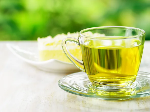 Cup of herbal tea and fresh cake — Stock Photo, Image