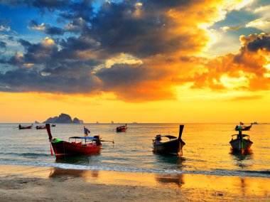 sunset beach, geleneksel Tay tekneler
