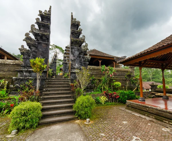 Geleneksel Bali mimarisi. pura besakih Tapınağı — Stok fotoğraf