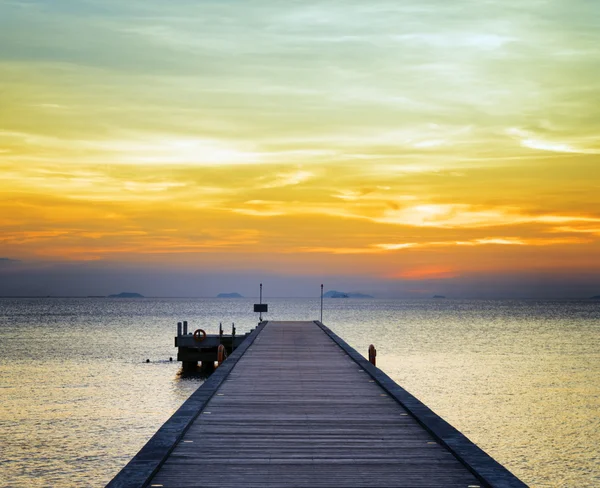 Boot pier bij zonsondergang — Stockfoto