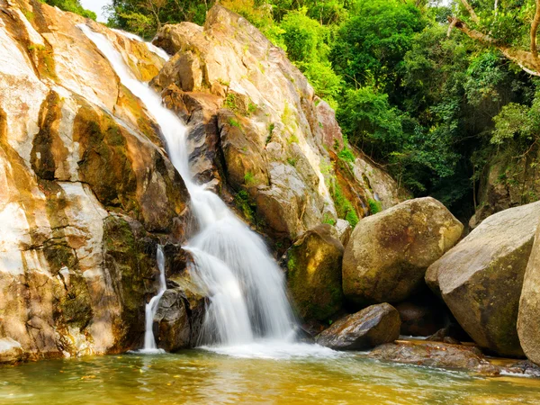 Hin lad vattenfall. Koh samui, thailand — Stockfoto