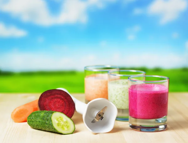 Vegetable smoothie on wooden table on the rural background — Stock Photo, Image