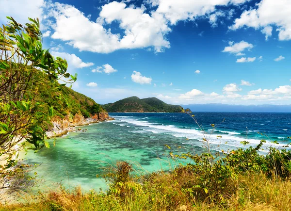 Plage de sable blanc. Malcapuya île, Philippines — Photo