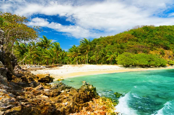 Praia de areia branca. Ilha Malcapuya, Filipinas — Fotografia de Stock