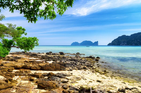 Tropische Landschaft. phi-phi insel, thailand — Stockfoto