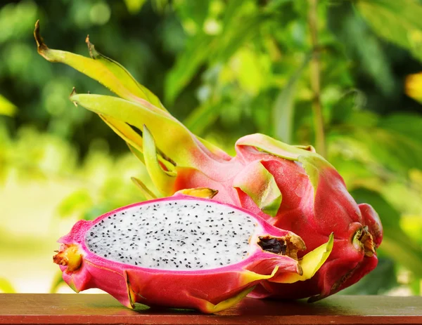 Ripe dragon fruit on nature background — Stock Photo, Image