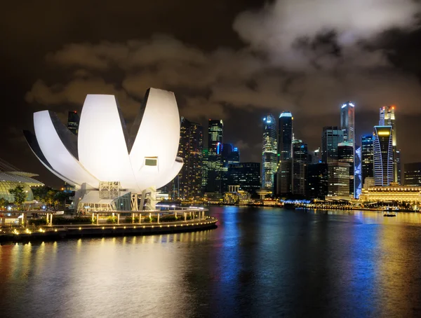 Singapur finans bölgesi içinde gökdelenler — Stok fotoğraf