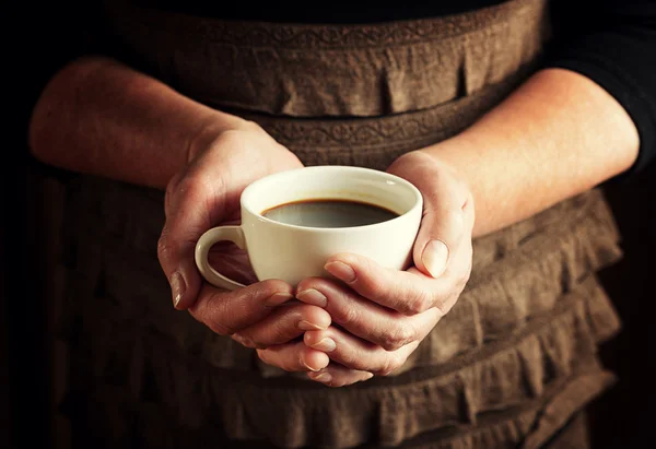 Hands of senior woman holding cup of coffee — Stock Photo, Image