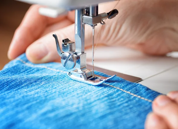 Sewing machine and jeans fabric — Stock Photo, Image