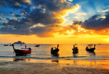 sunset beach, geleneksel Tay tekneler