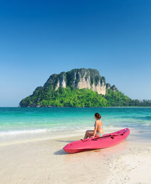 temiz su ve mavi gökyüzü. krabi il, Tayland Beach