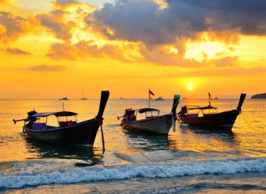 sunset beach, geleneksel Tay tekneler