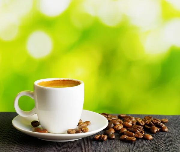 Cup of coffee on nature background — Stock Photo, Image