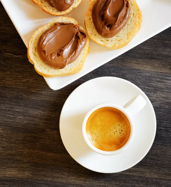 Pane tostato con crema al cioccolato — Foto Stock